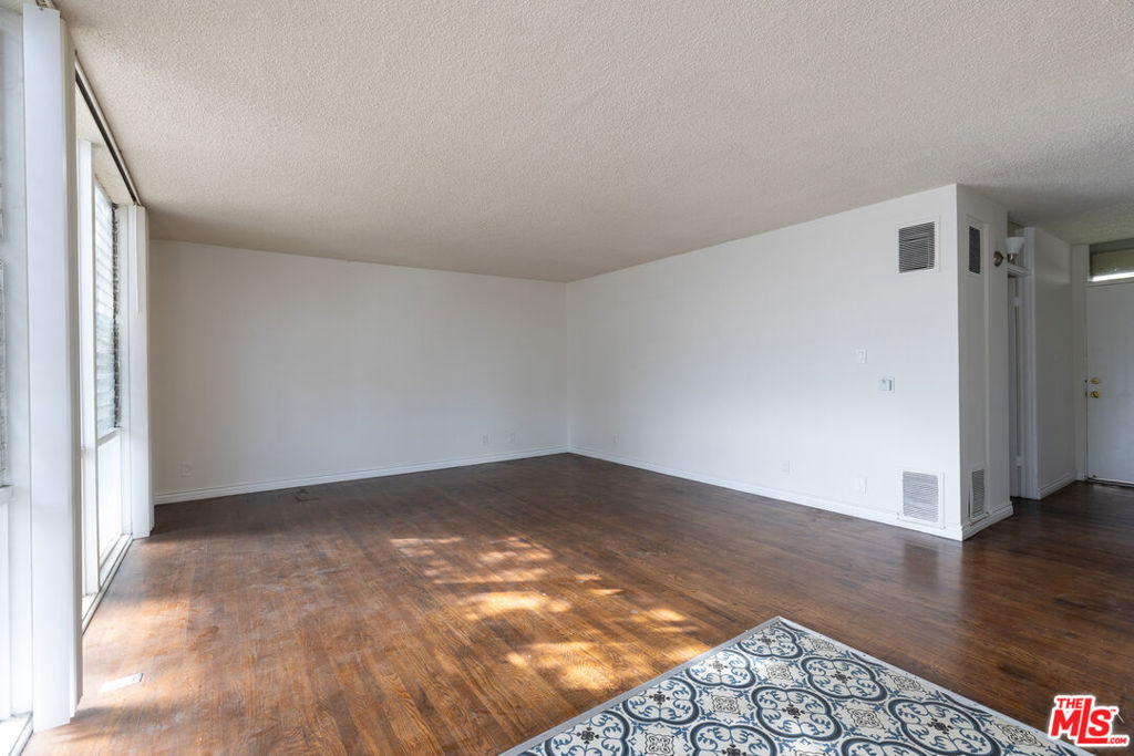 11133 Rose Avenue 9 Property Photo 3