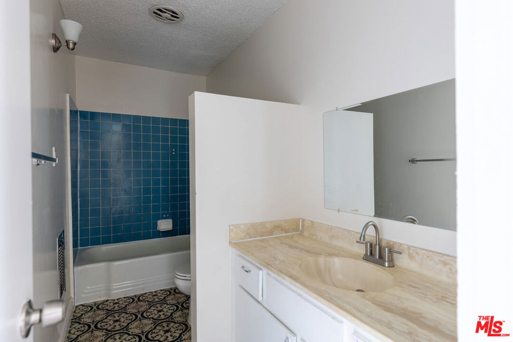 11133 Rose Avenue 9 Property Photo 7