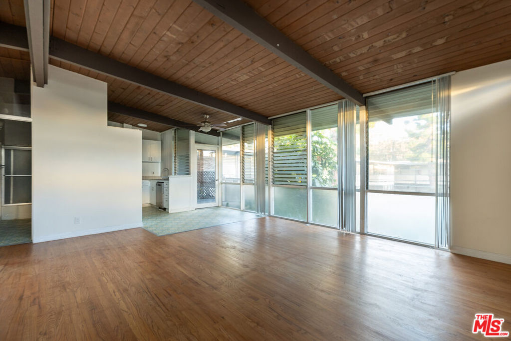 11133 Rose Avenue 18 Property Photo 1