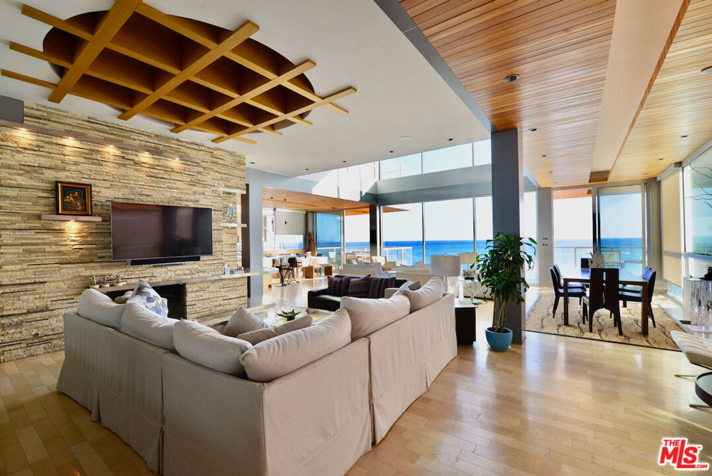 24826 Malibu Road Property Photo 3