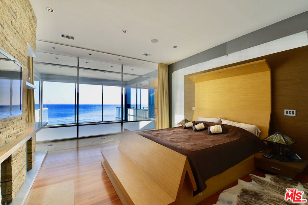 24826 Malibu Road Property Photo 15