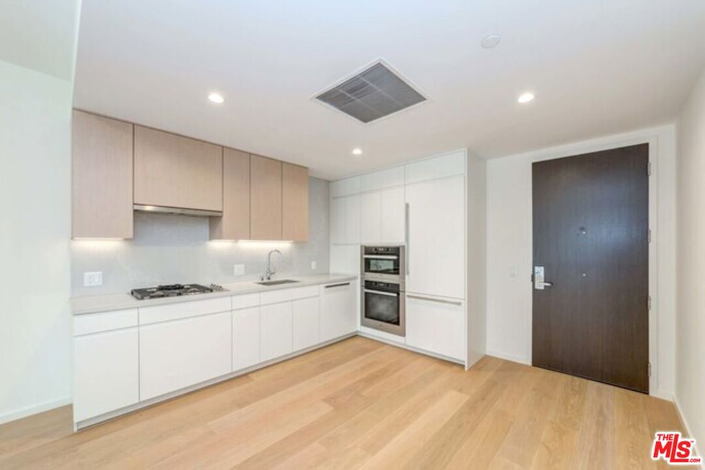 877 Francisco Street 708 Property Photo 1