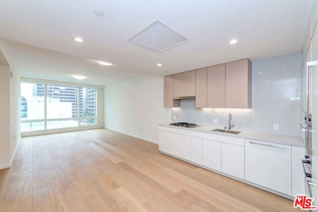 877 Francisco Street 708 Property Photo 6