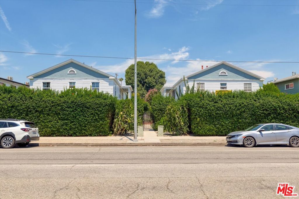 11683 Chandler Boulevard 11685 1/2 Property Photo 1