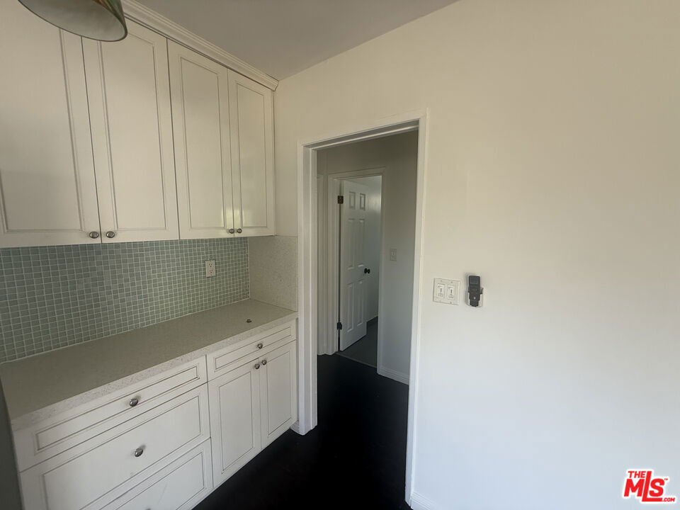 1678 Federal Avenue 3 Property Photo 7