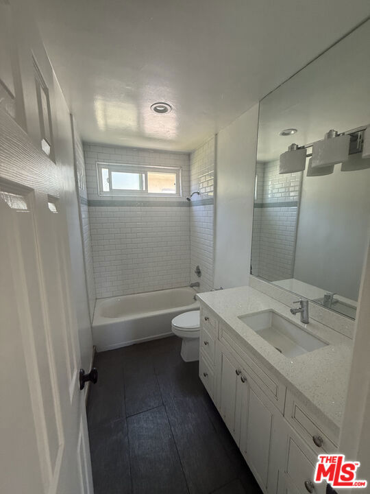 1678 Federal Avenue 3 Property Photo 8