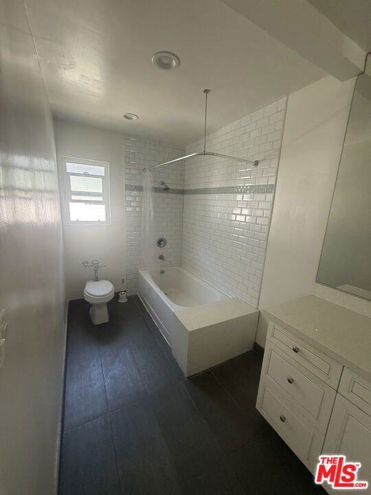 1678 Federal Avenue 3 Property Photo 13