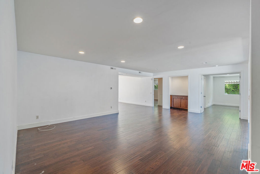 603 N Doheny Drive 2b Property Photo 3