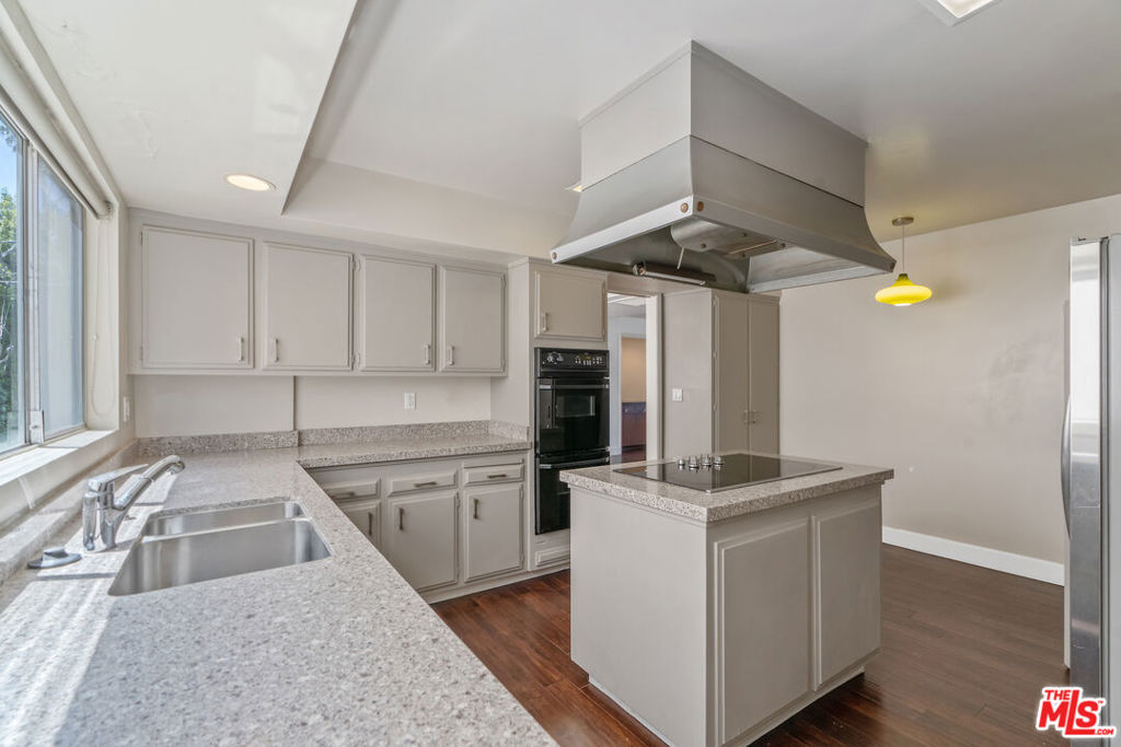 603 N Doheny Drive 2b Property Photo 10