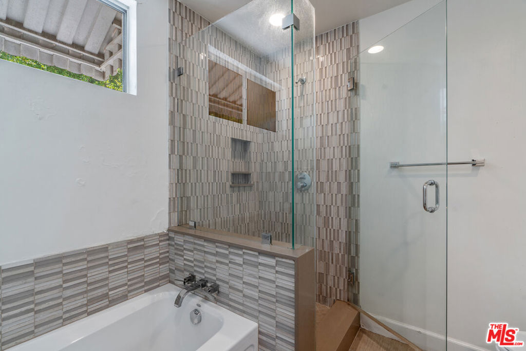 603 N Doheny Drive 2b Property Photo 15