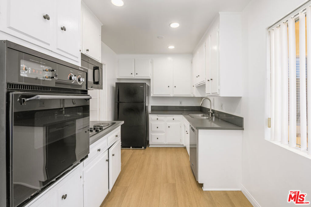 2803 Arizona Avenue 10 Property Photo 7