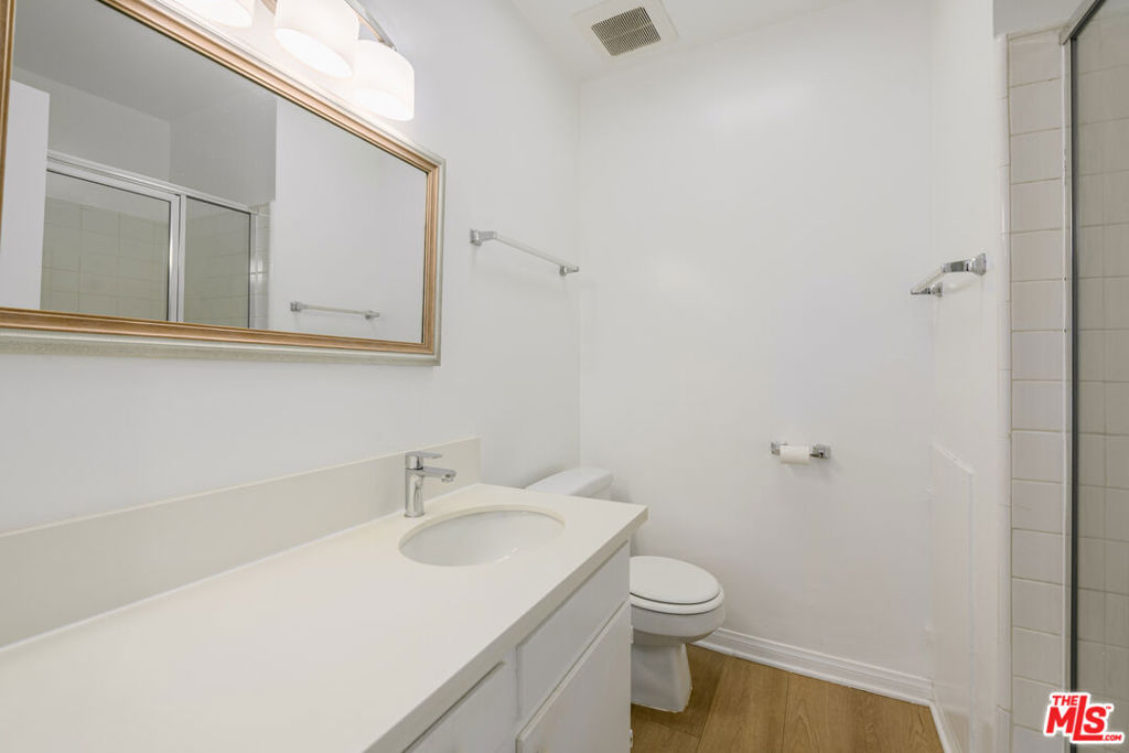 2803 Arizona Avenue 10 Property Photo 10