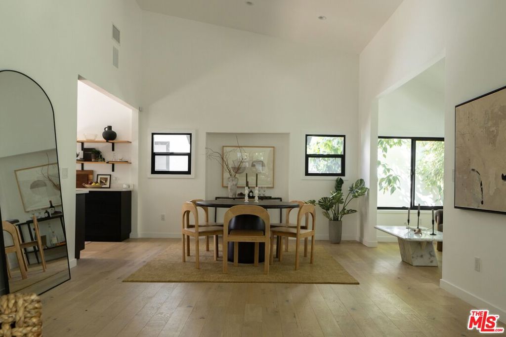 949 Nowita Place Property Photo 16