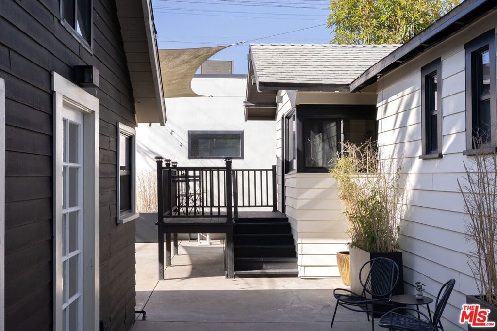 949 Nowita Place Property Photo 33
