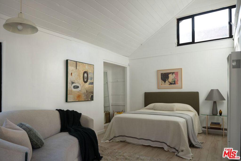 949 Nowita Place Property Photo 35
