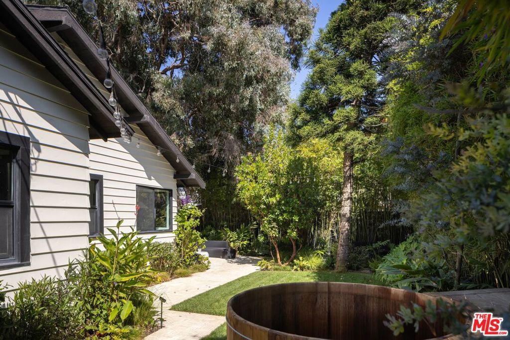 949 Nowita Place Property Photo 37