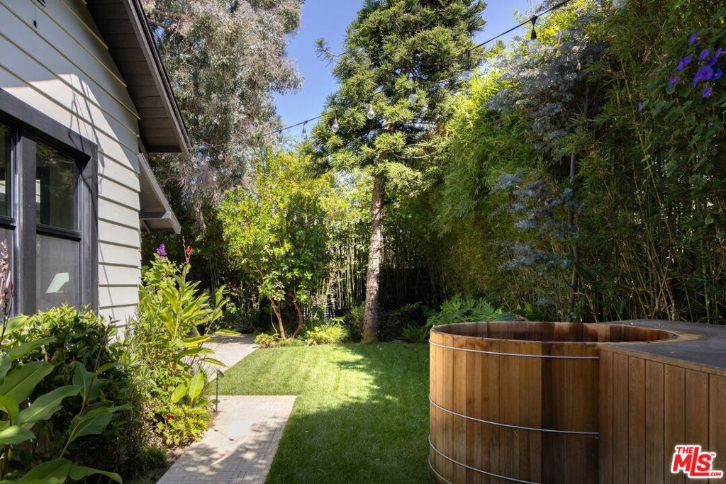 949 Nowita Place Property Photo 38