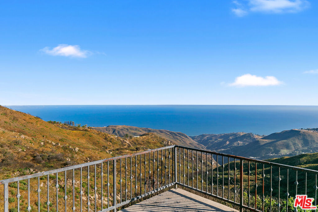 23010 Saddle Peak Road Property Photo 14