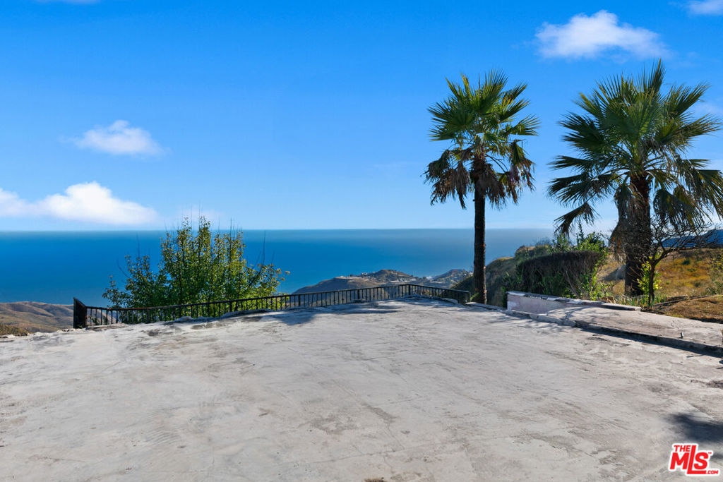 23010 Saddle Peak Road Property Photo 17