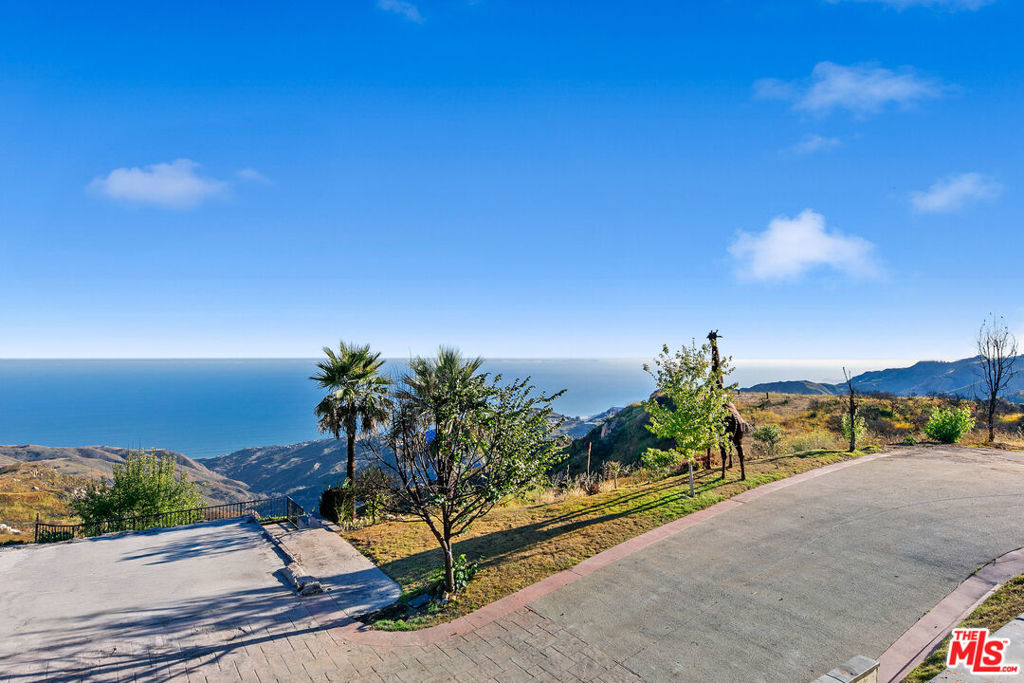 23010 Saddle Peak Road Property Photo 21