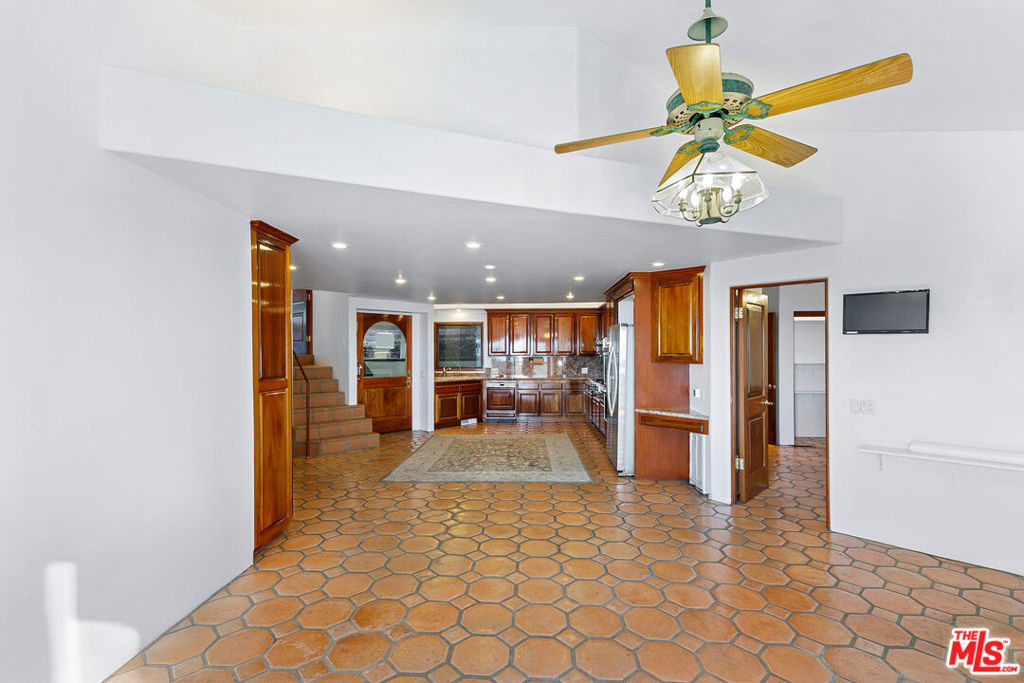 23010 Saddle Peak Road Property Photo 22