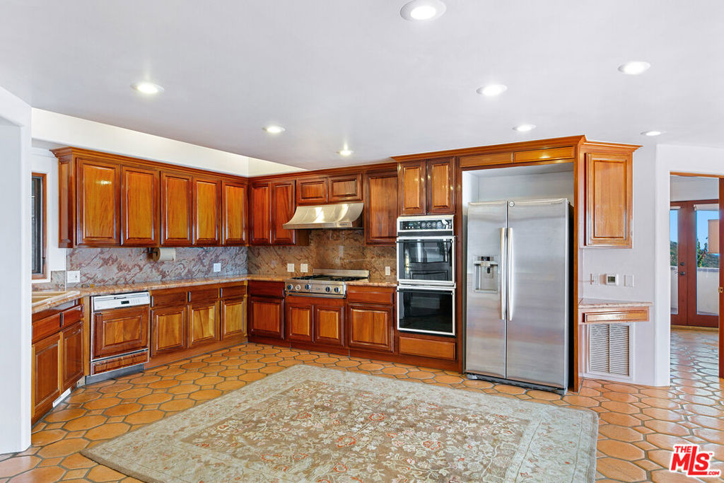 23010 Saddle Peak Road Property Photo 23