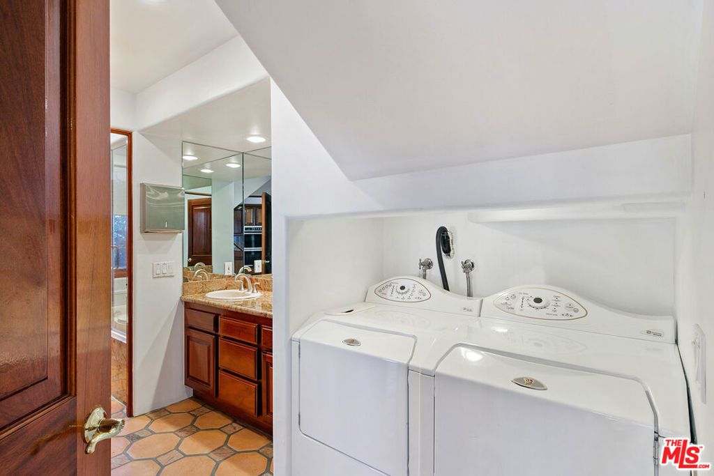 23010 Saddle Peak Road Property Photo 24