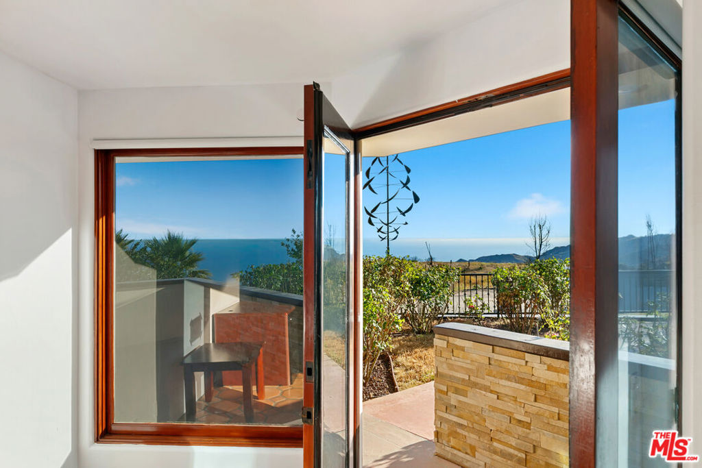 23010 Saddle Peak Road Property Photo 27