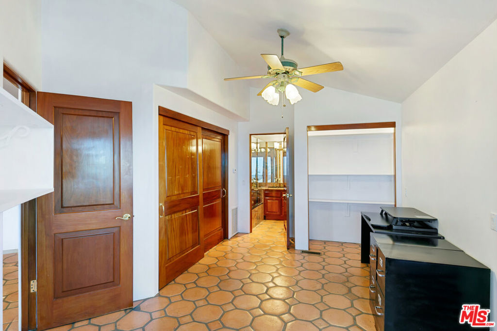 23010 Saddle Peak Road Property Photo 30