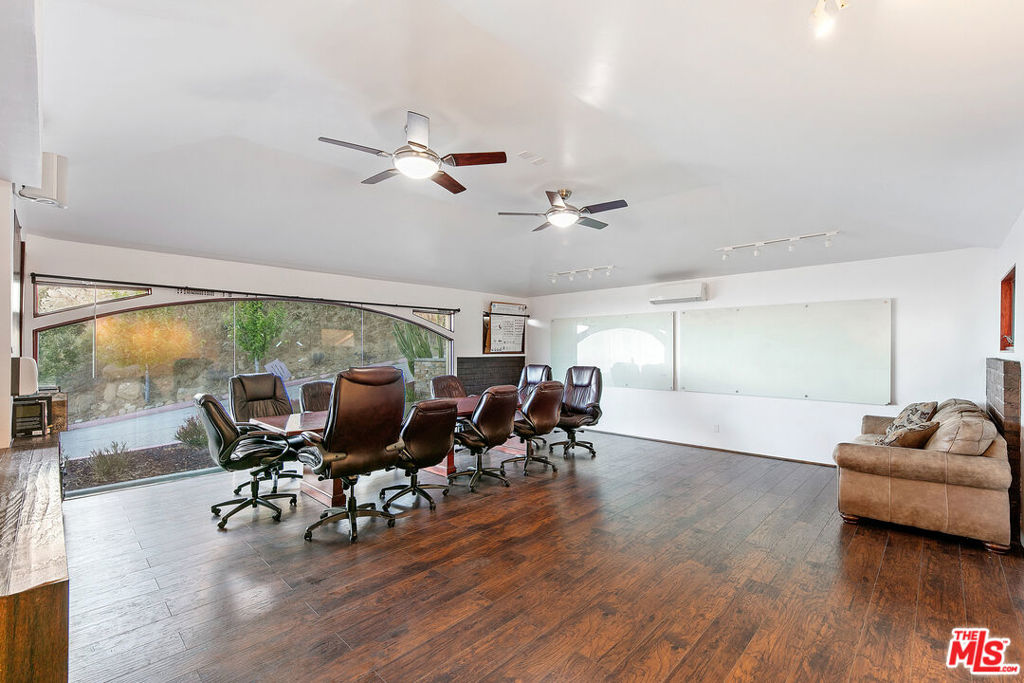 23010 Saddle Peak Road Property Photo 32
