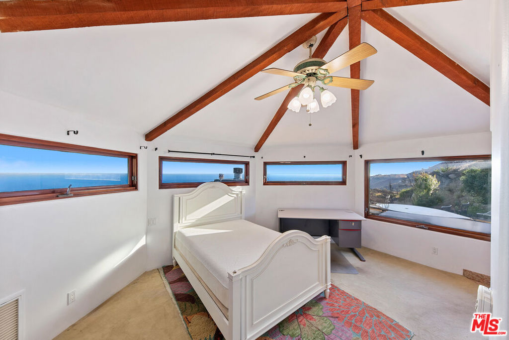 23010 Saddle Peak Road Property Photo 35