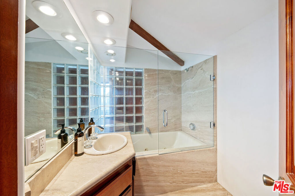 23010 Saddle Peak Road Property Photo 36