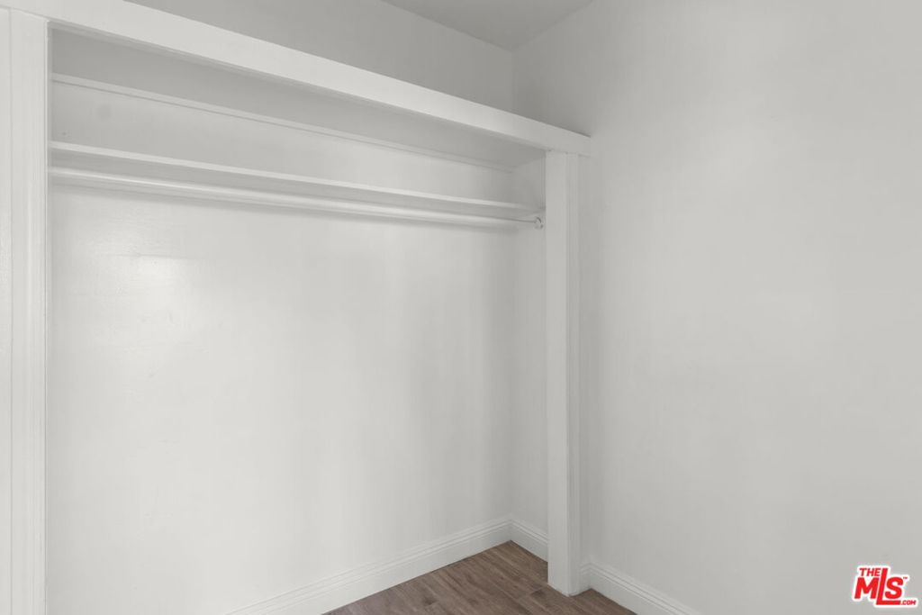 225 W Adams Boulevard Property Photo 17