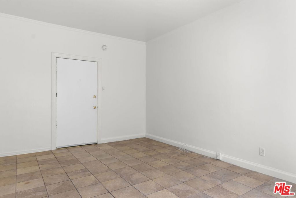 225 W Adams Boulevard Property Photo 25