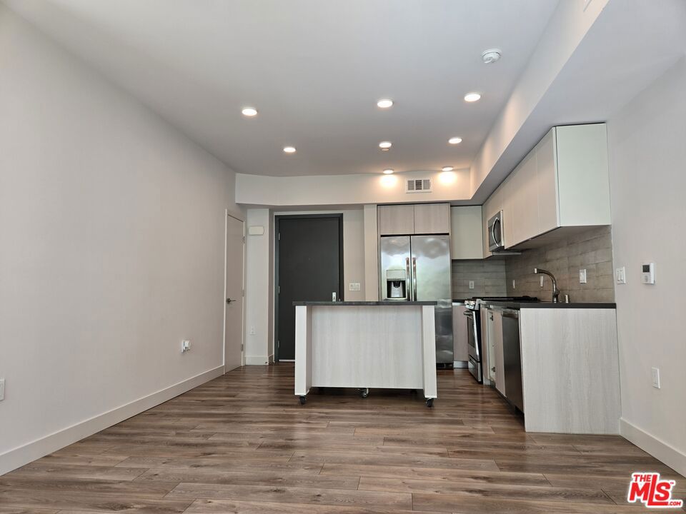 740 S Ridgeley Drive 204 Property Photo 1