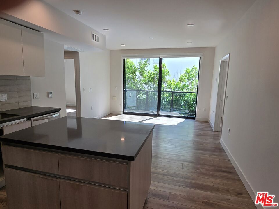 740 S Ridgeley Drive 204 Property Photo 6