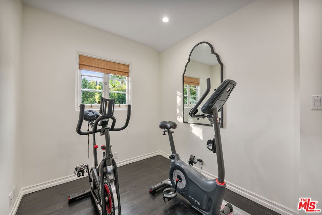 1110 Benedict Canyon Drive Property Photo 42