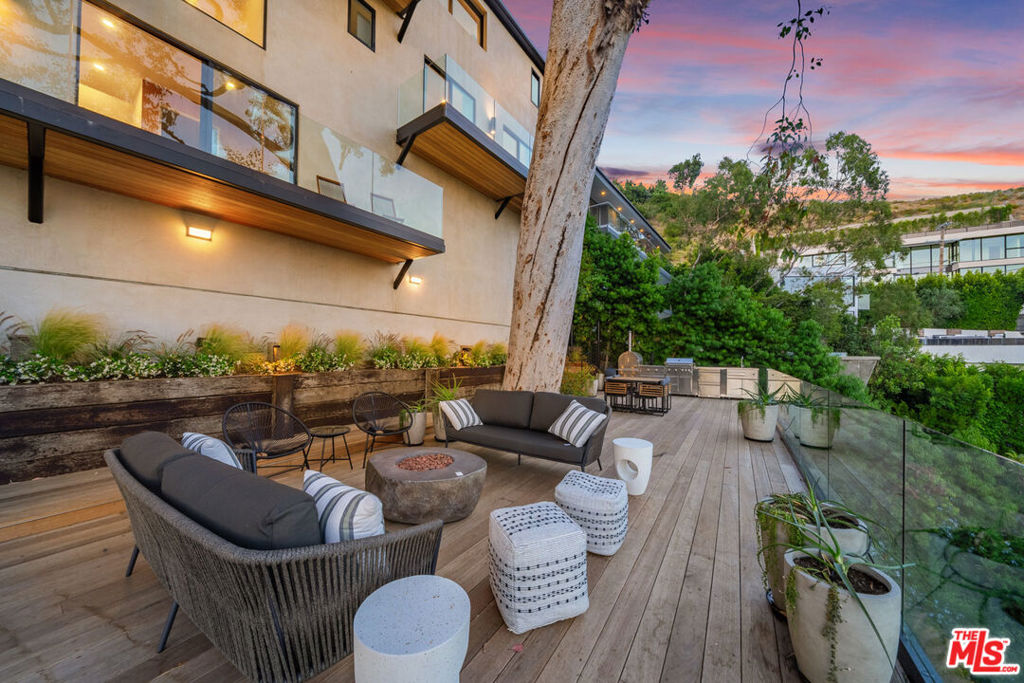 8800 Hollywood Boulevard Property Photo 3