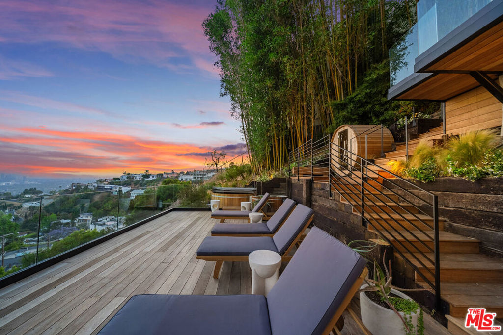 8800 Hollywood Boulevard Property Photo 8