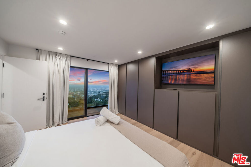 8800 Hollywood Boulevard Property Photo 10