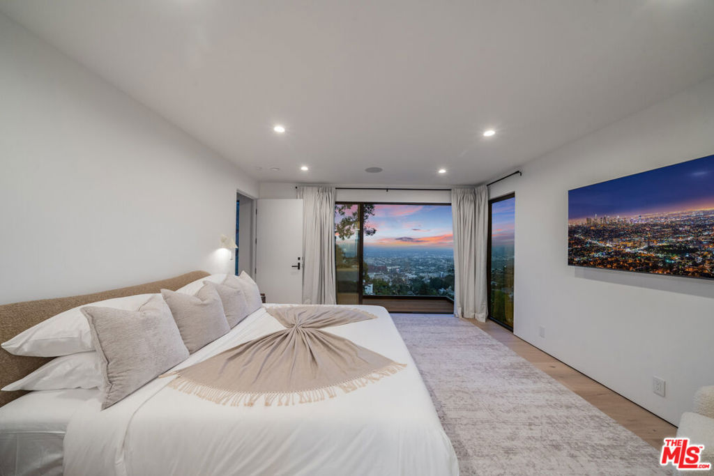 8800 Hollywood Boulevard Property Photo 12
