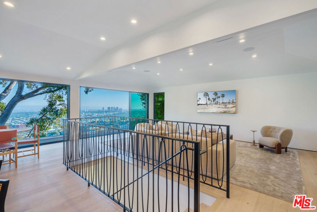 8800 Hollywood Boulevard Property Photo 15