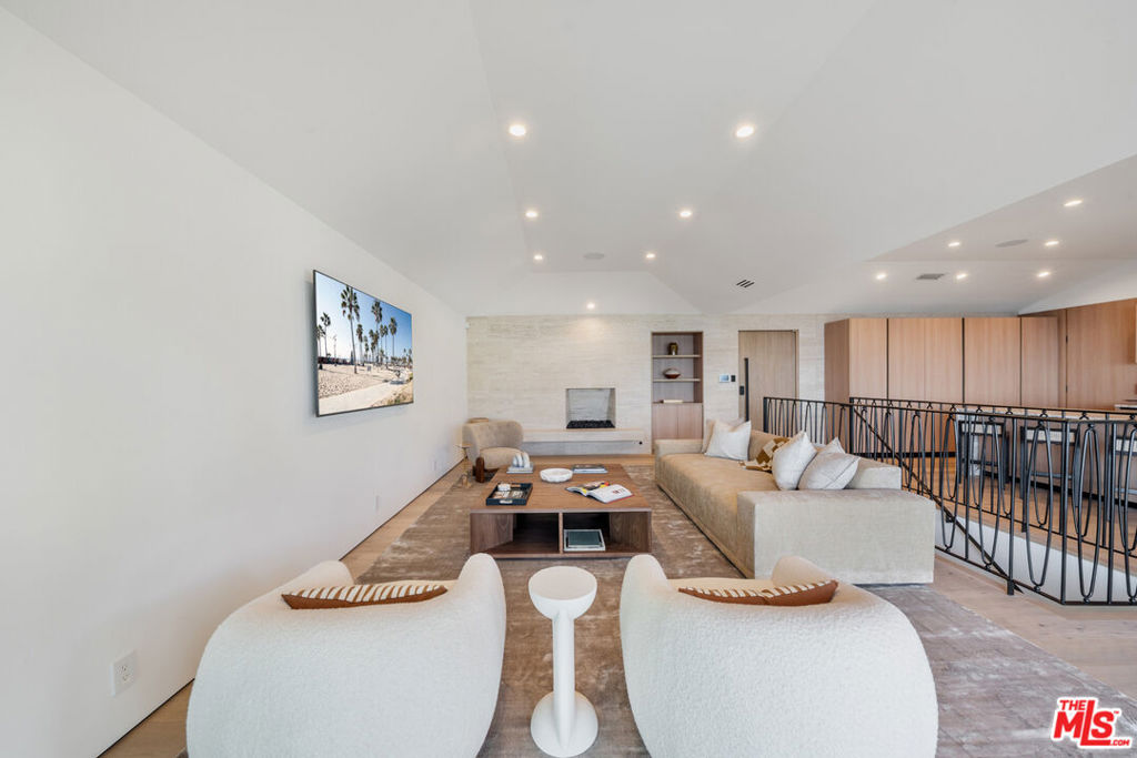 8800 Hollywood Boulevard Property Photo 27