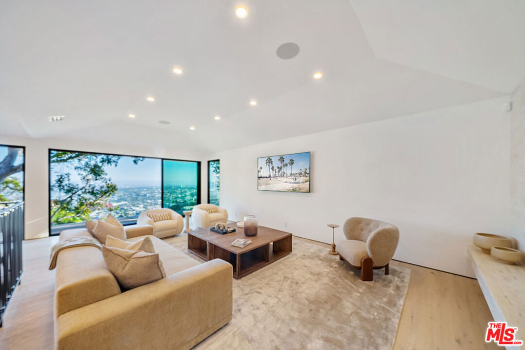 8800 Hollywood Boulevard Property Photo 29