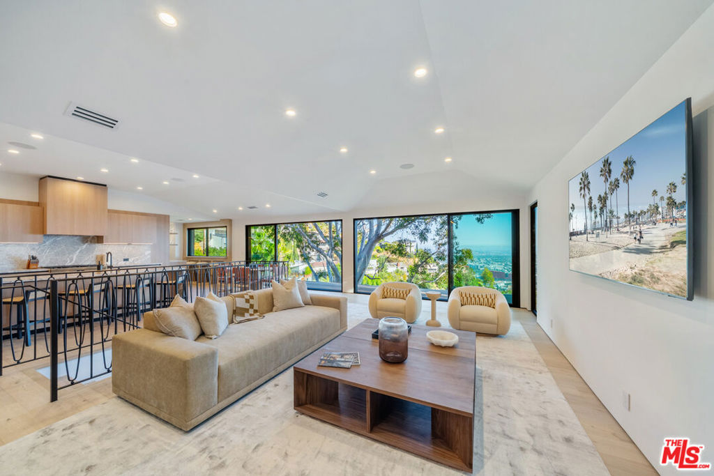 8800 Hollywood Boulevard Property Photo 30