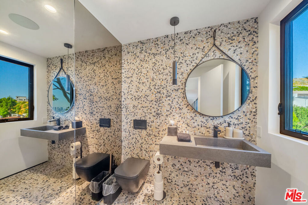 8800 Hollywood Boulevard Property Photo 33