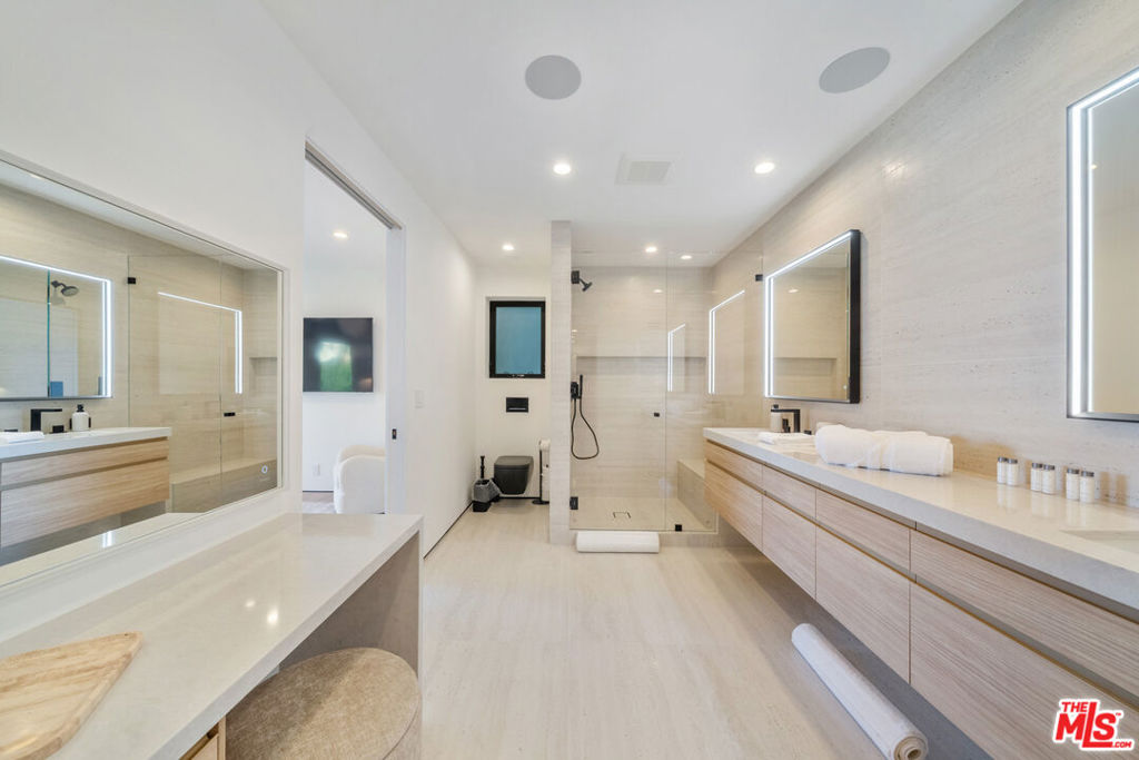 8800 Hollywood Boulevard Property Photo 42