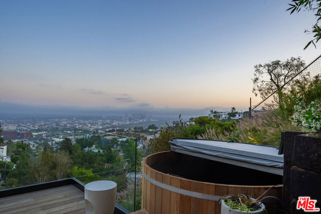 8800 Hollywood Boulevard Property Photo 71