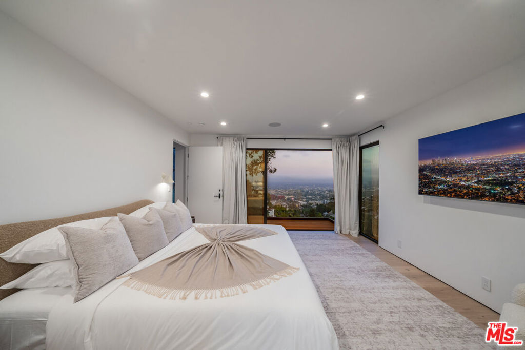 8800 Hollywood Boulevard Property Photo 75