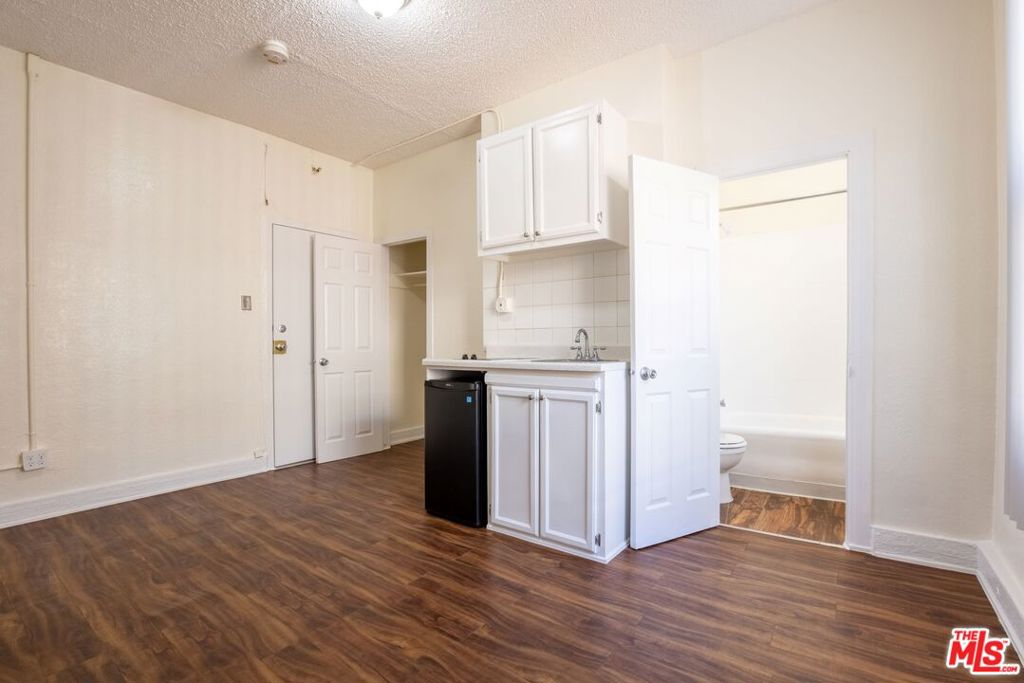729 S Union Avenue 200 Property Photo 4